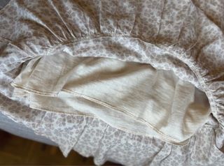 Vestido beige/topo estampado mini