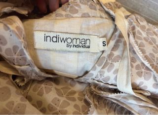 Vestido beige/topo estampado mini