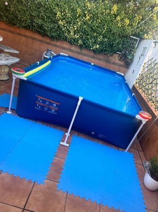 piscina no tiene ni un año que la compre