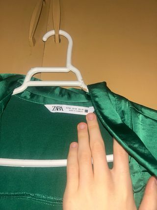 Blusa Zara verde satinada