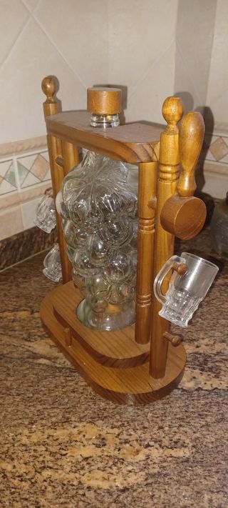 Juego licorera + 3 vasos madera