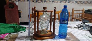 Juego licorera + 3 vasos madera