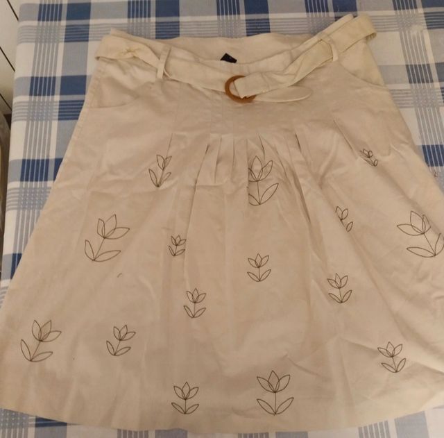 Lote 3 prendas: faldas y camiseta