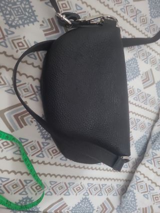 Riñonera negra italiana - Bolso tipo luna