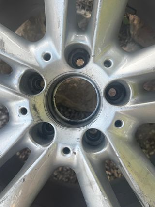 Llanta Mercedes 17" usada