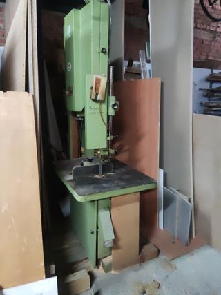 Sierra cinta madera antigua