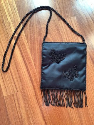 Borsa nera ricamata farfalle