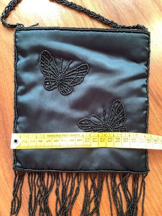 Borsa nera ricamata farfalle