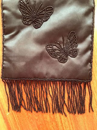 Borsa nera ricamata farfalle