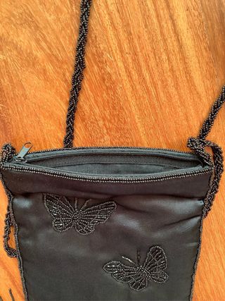 Borsa nera ricamata farfalle