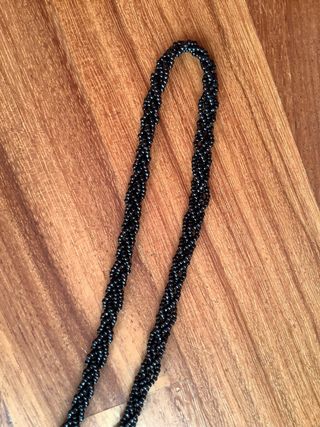 Borsa nera ricamata farfalle