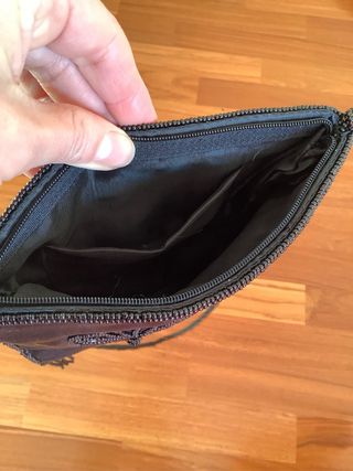 Borsa nera ricamata farfalle