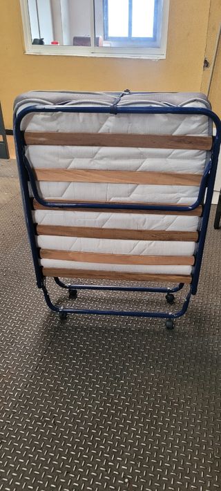 Cama plegable metálica