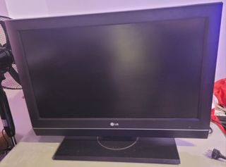 TV LG 32" negra