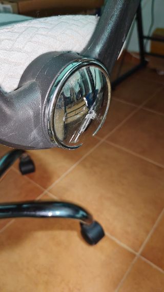 Silla escritorio negra con brazos