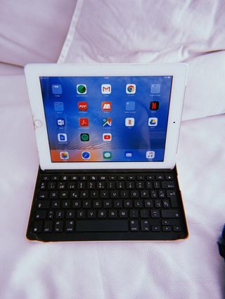 iPad + teclado Logitech + funda