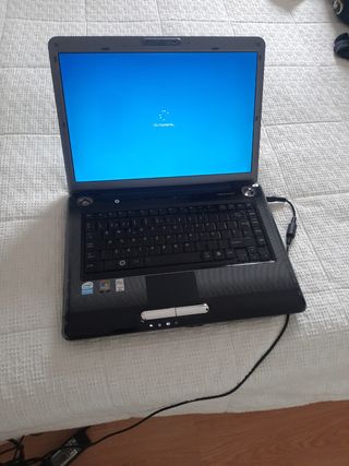 Portátil TOSHIBA negro