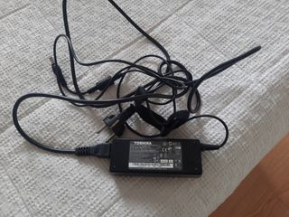 Portátil TOSHIBA negro