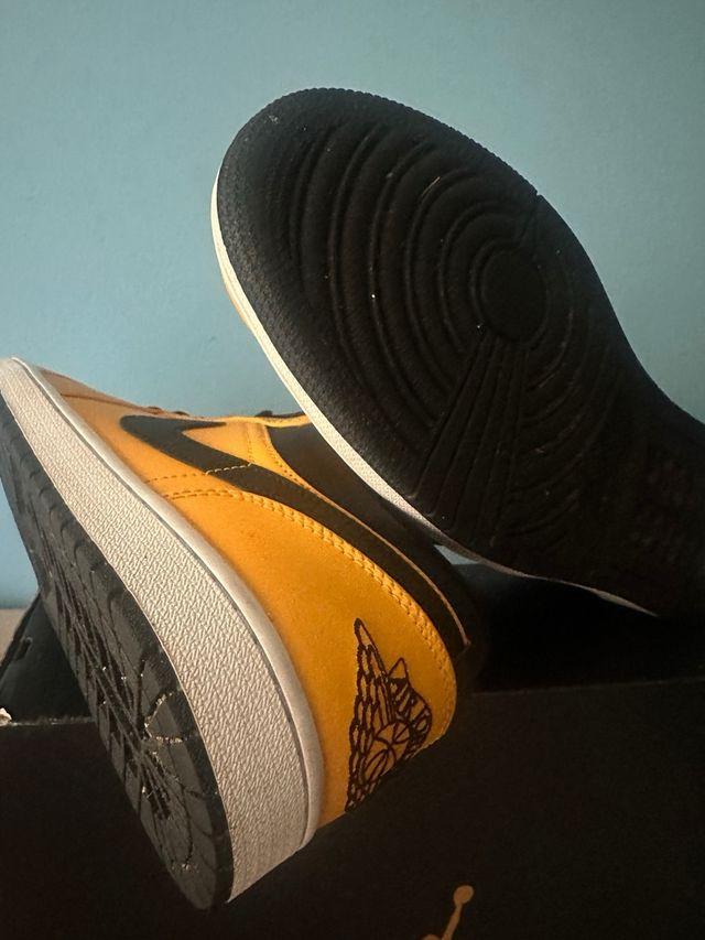 Zapatillas Jordan 1 Low amarillas y negras