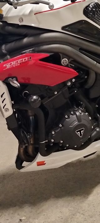 Triumph Speed Triple r 1050 ABS  Impecable