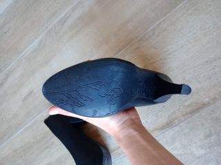 Tacones negros Mustang