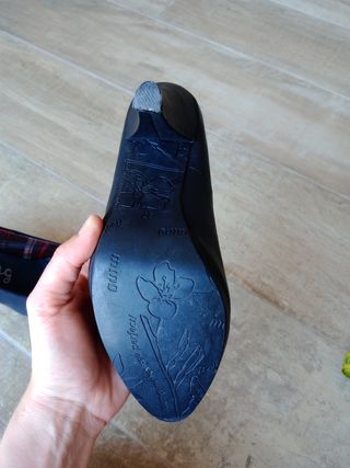 Tacones negros Mustang