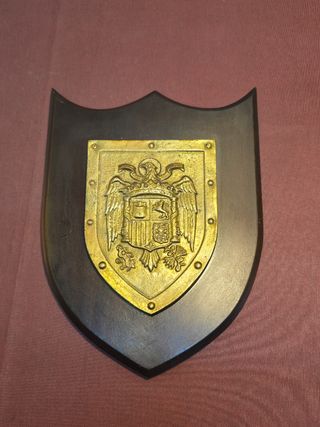 Metopa escudo franquista águila