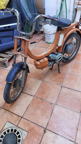 3 Vespinos: 1 matriculado + 2 para piezas