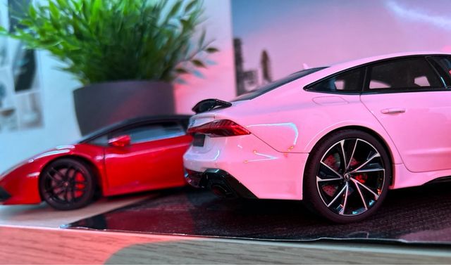 Audi RS7 1/18 escala