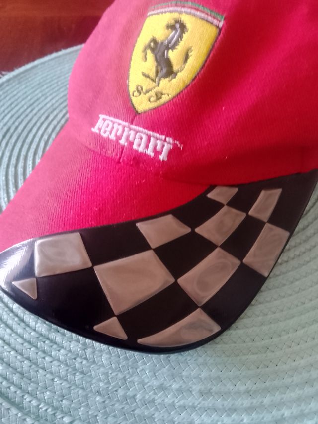 Gorra Ferrari