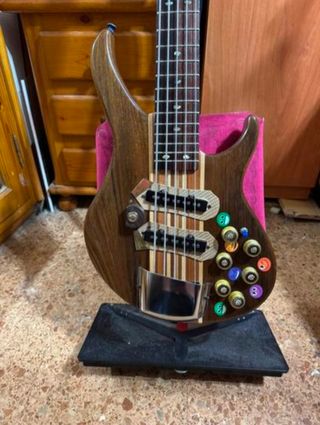 Bajo 5 cuerdas Harley Benton