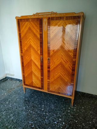 Armario madera clásico