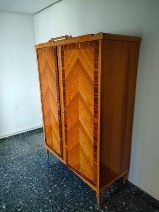 Armario madera clásico
