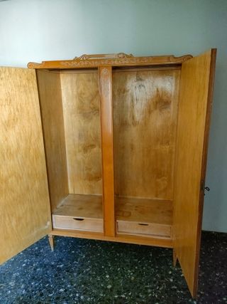 Armario madera clásico