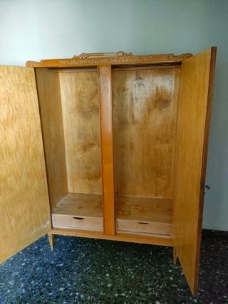 Armario madera clásico