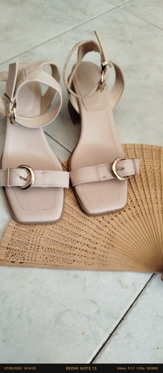 Sandalias tacón beige