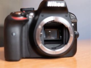 Nikon D3300 CASI NUEVA!!