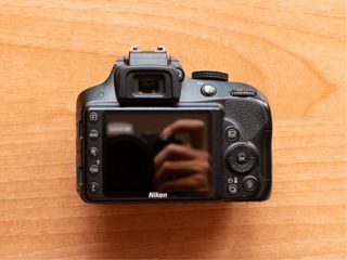 Nikon D3300 CASI NUEVA!!