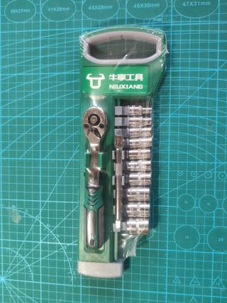 Llave 1/4 y vasos + destornillador 3en1 + Alicates