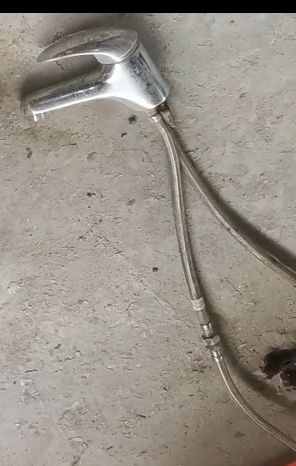 40€ c/u. 2 Lavabos iguales+2 grifos. Todo retro