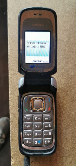 Nokia teléfono móvil plegable gris