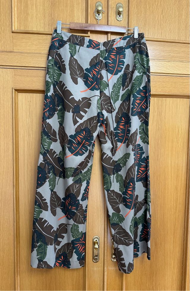 Pantalones estampados hojas