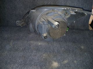 Faro Ford Fiesta V 2007