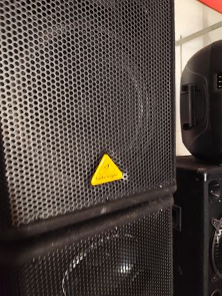 Altavoces Behringer 12" 600w Cajon madera reforzad