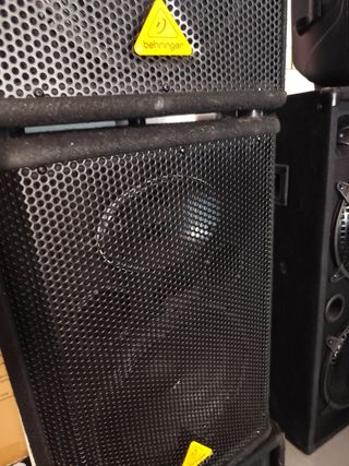 Altavoces Behringer 12" 600w Cajon madera reforzad