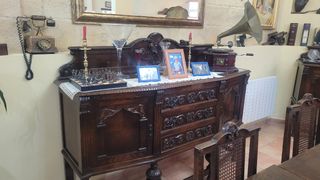Muebles antiguos comedor: mesa sillas y aparadore
