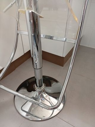 2 Taburetes transparentes metal