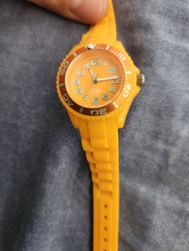 Orologio da polso arancione