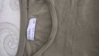 Camiseta verde oliva c/detalles
