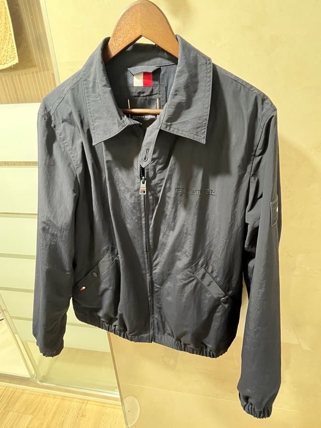 Chaqueta Tommy Hilfiger negra, talla M